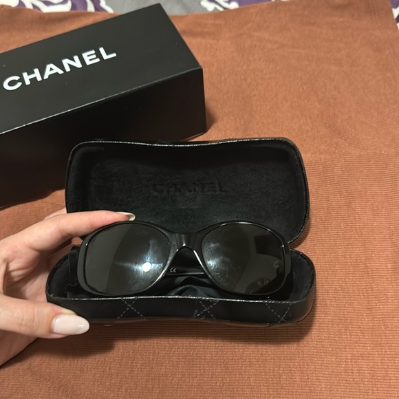 CHANEL Black Frame Quilted CC Logo Sunglasses - Picture 12 of 12